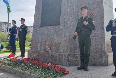 Россия никогда не забудет воинов-победителей!